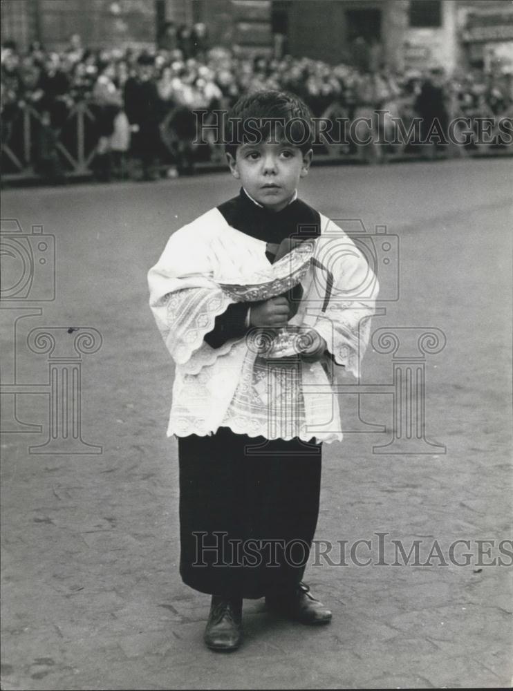 Press Photo 3 Yr Old Choir Boy At Piazza di Spagna-Feast of Immaculate Conceptn - Historic Images