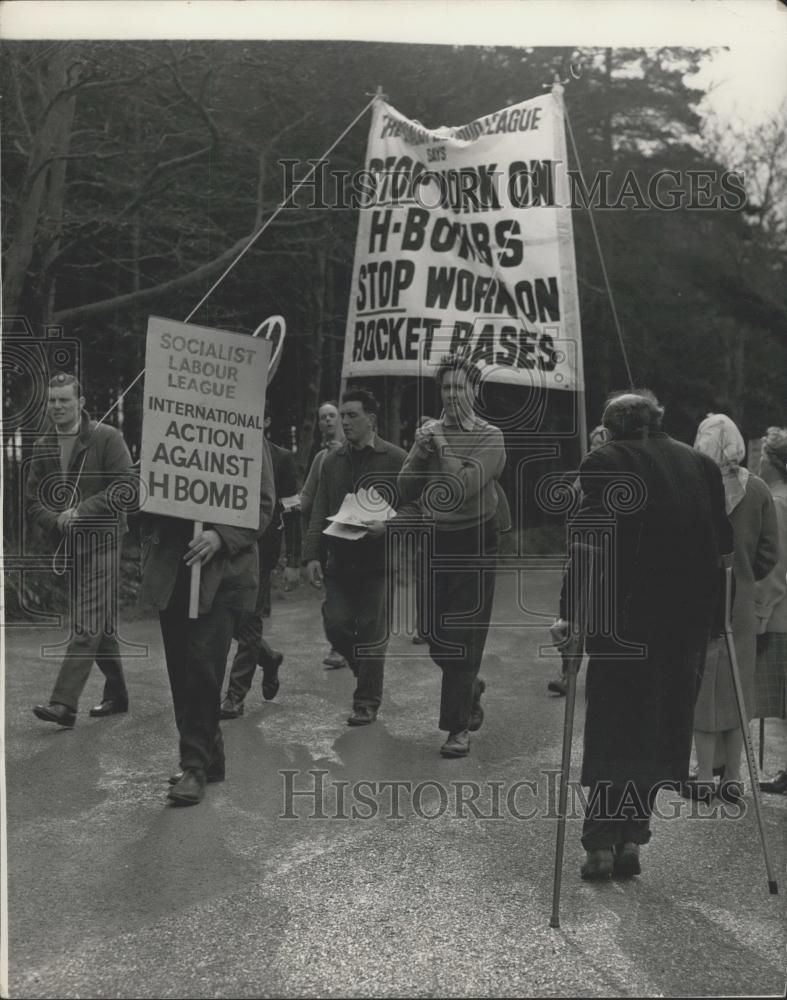 1959 Press Photo Campaign For Nuclear Disarmament Demonstrators March - Historic Images