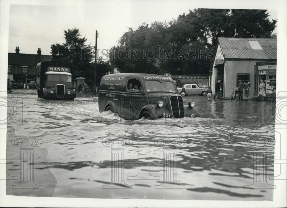 1958 Press Photo Essex town of Wickford flooded - Historic Images