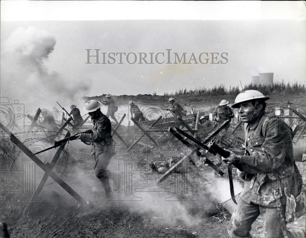 1967 Press Photo Recreation Of Battle Somme For Television Series In Hesitance - Historic Images