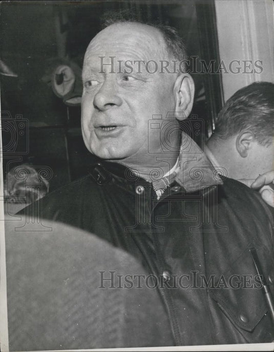 1959 Press Photo Beadle bob Baker was shot at during jewelery robbery - Historic Images