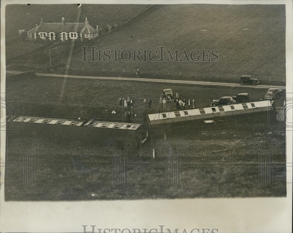 1953 Press Photo &quot;Royal Scot&quot; Derailed. Crash Near Glasgow Aerial View - Historic Images