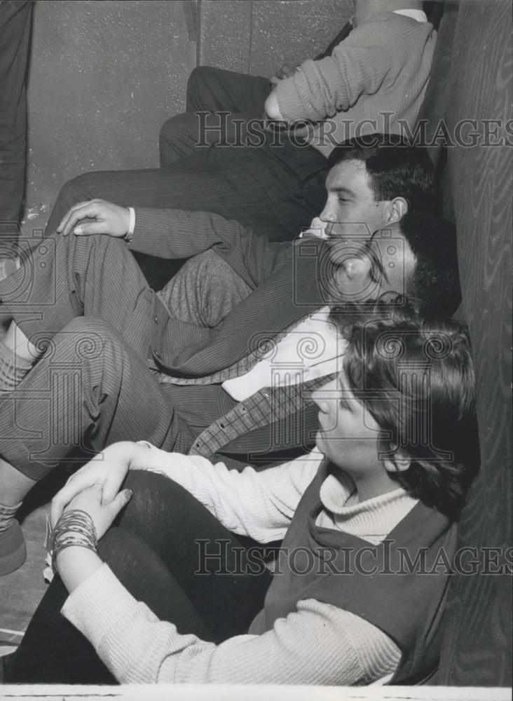 Press Photo Men Rest on Floor Of CY Laurie Club During All Nighter-London - Historic Images