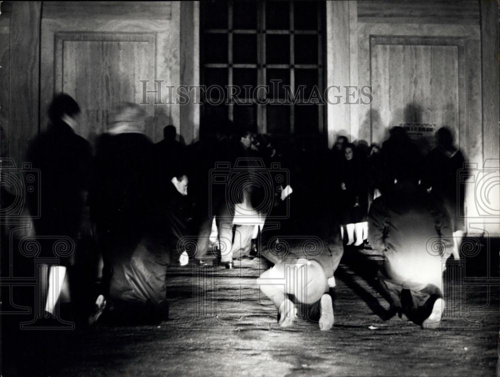 Press Photo Mass at S. Giovanni Rotondo Puglia-Southern Italy - Historic Images