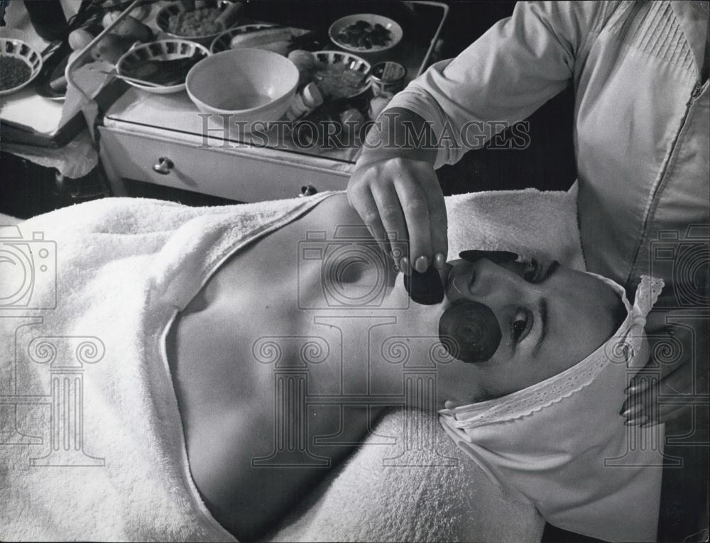 Press Photo A woman having Food put on her Face - Historic Images