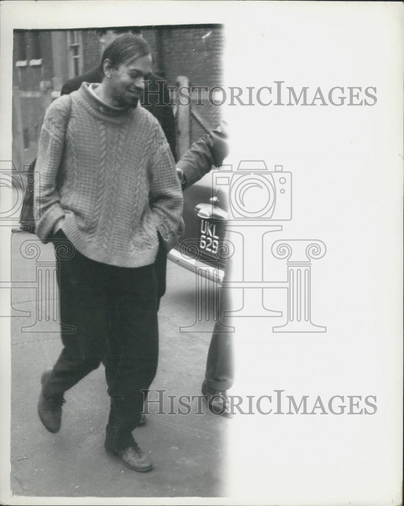 1962 Press Photo Peter Donald Dawson - on way to the hearing - Historic Images