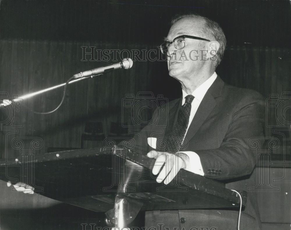 1969 Press Photo Sir Eric Roll seen during his lecture at the Royal Festival Hal - Historic Images