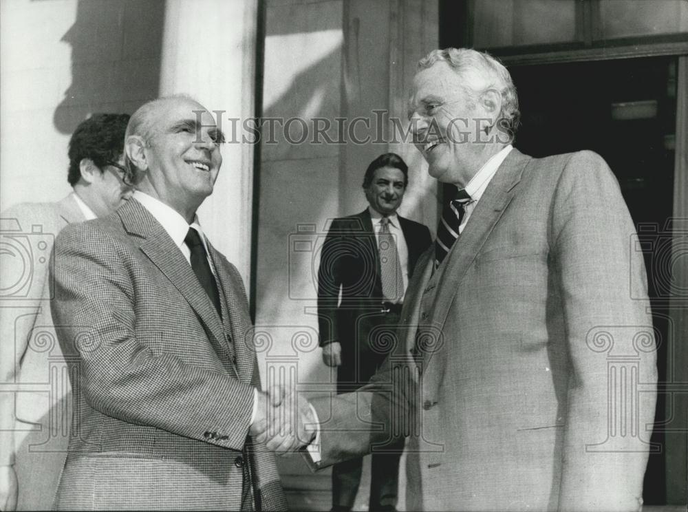 1977 Press Photo Greek Premier Caramanlis US Presidential Every Clark Clifford - Historic Images