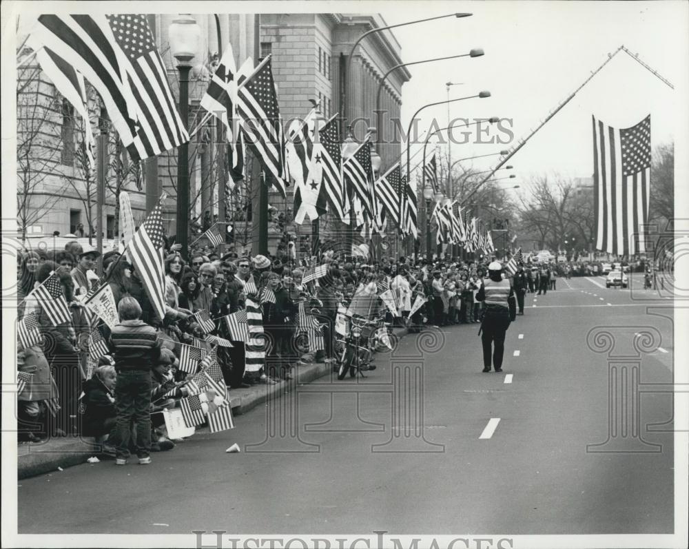 1931 Press Photo Crowds greet hostages in Washington: Washingtonians line the st - Historic Images