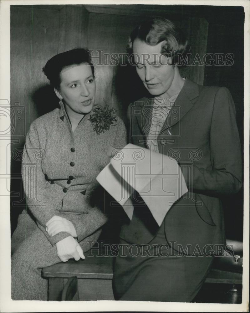 1953 Press Photo Jean Metcalfe ( left ), and Audrey Russell B.B.C. Commentators - Historic Images