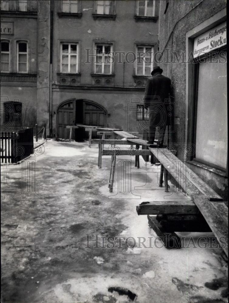 1956 Press Photo High Water Catastrophe at Vilshofen Germany Water Frozen - Historic Images