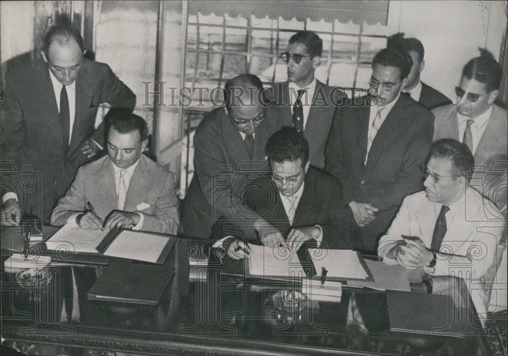 1959 Press Photo French Ambassador M. Corse and M. Mistiri of Tunisia - Historic Images