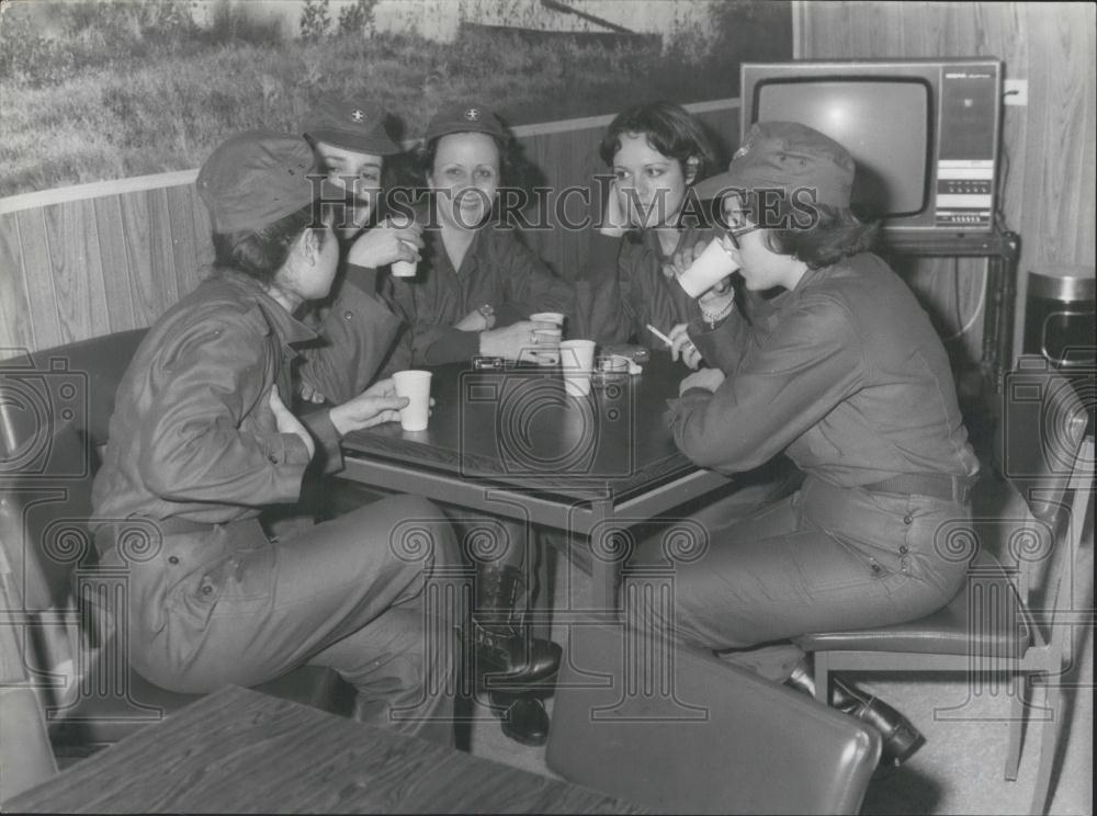 Press Photo First Women Soldiers Of Greek Army Relax During Break Daily Program - Historic Images