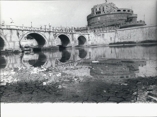 Press Photo Tiber River In Draught Near Ponte Saint's Angelo - Historic Images