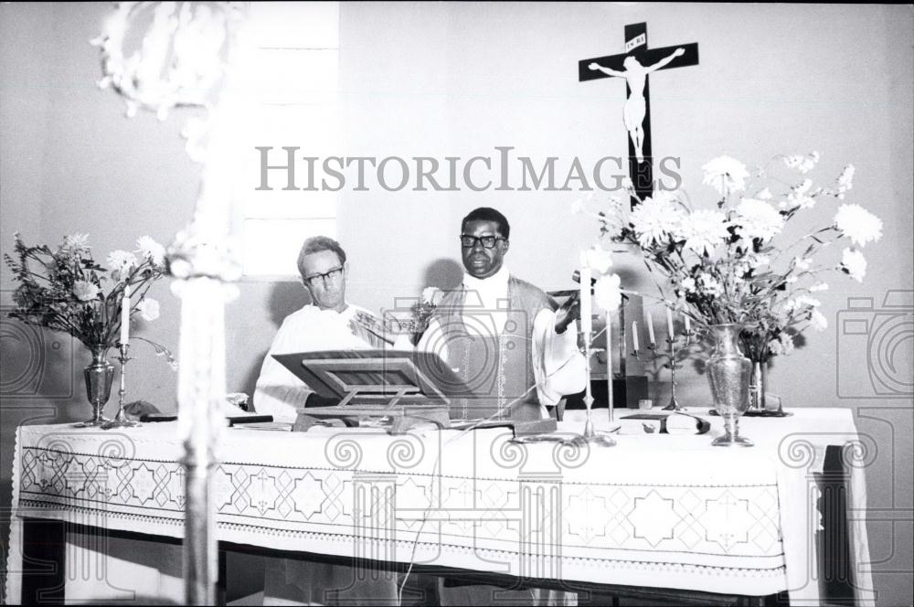 1973 Press Photo country church, the newly named Cardinal says the Mass. - Historic Images