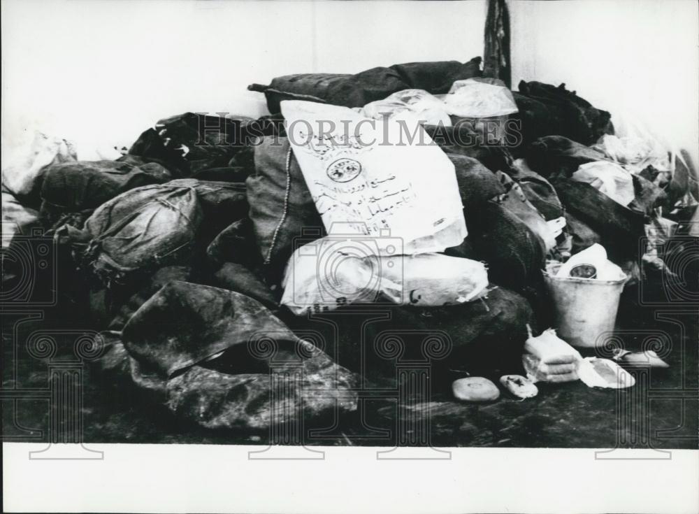 Press Photo Large Hashish Drug Bust River Elbe Hamburg Piles Of Bags - Historic Images