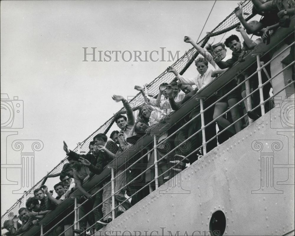 Press Photo Goodbye to England - for Two Weeks of School at Sea - Historic Images
