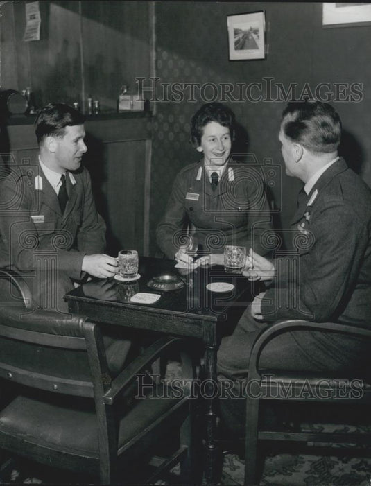 Press Photo Co Education In Air Force, Men And Women Training Together - Historic Images