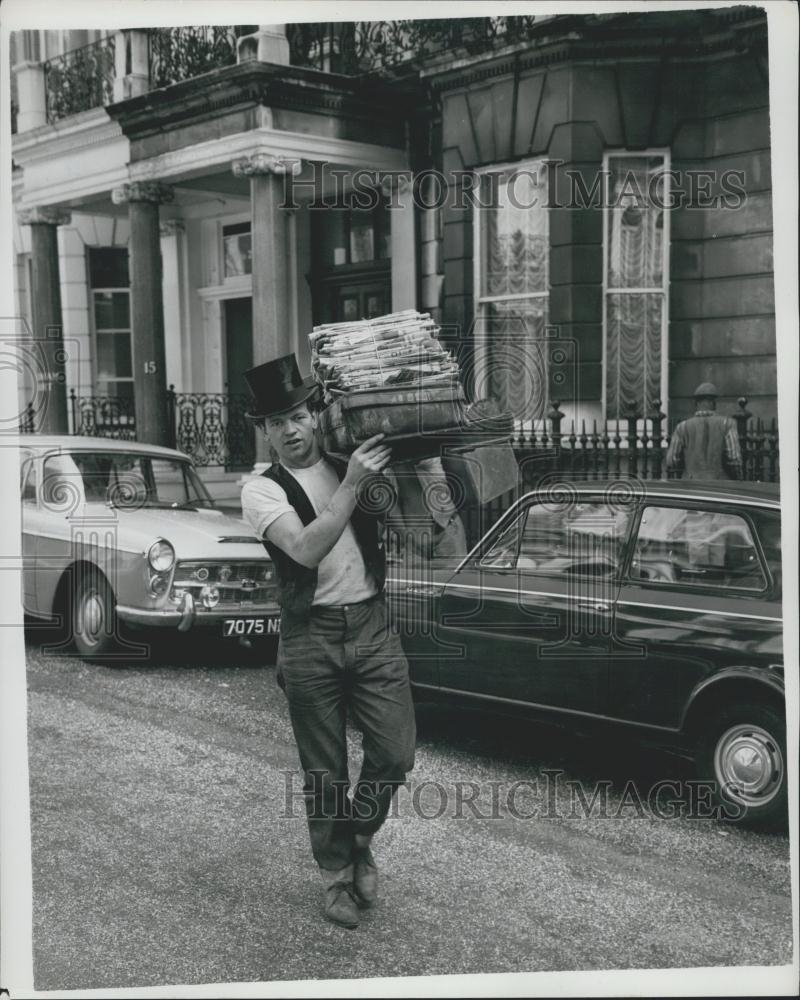 Press Photo Dustman Dennis Angel, Royal Borough - Historic Images