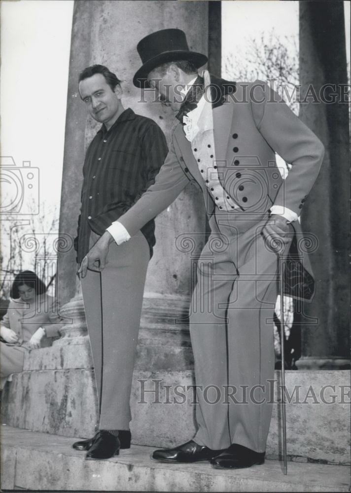 1960 Press Photo Men&#39;s Trouser Fashions, Former and Modern - Historic Images