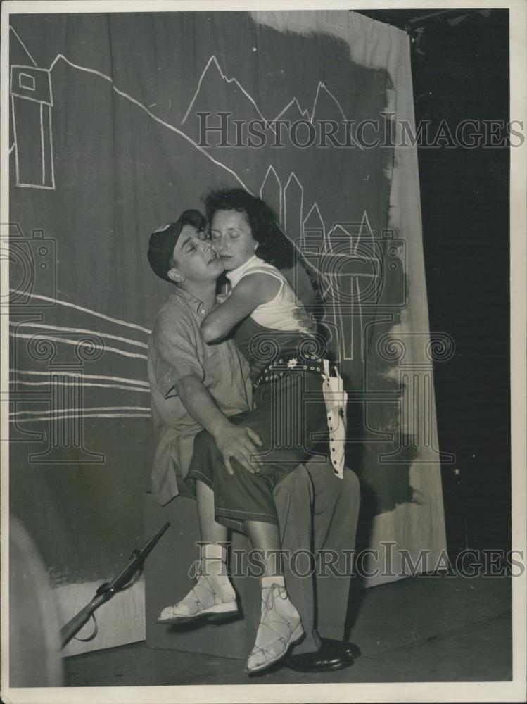 Press Photo Cabaret, The Porcupines, Eternal Lamp, Berlin, Germany - Historic Images