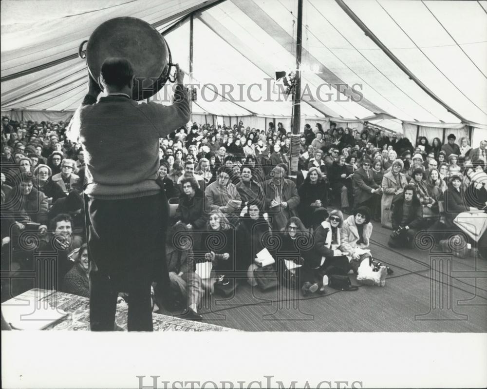 1976 Press Photo Stoner Park Auction - Historic Images