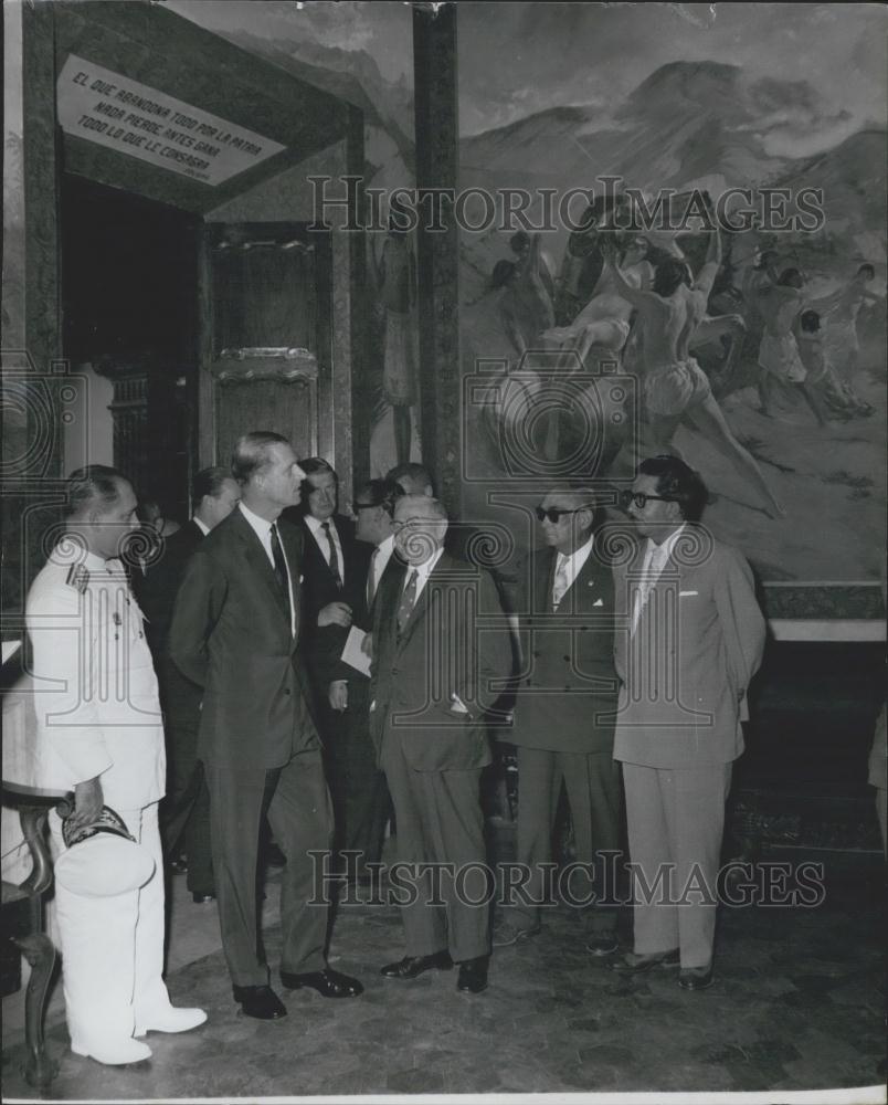 1962 Press Photo Duke Of Edinburgh Tours Simon Bolivar Museum In Venezuela - Historic Images