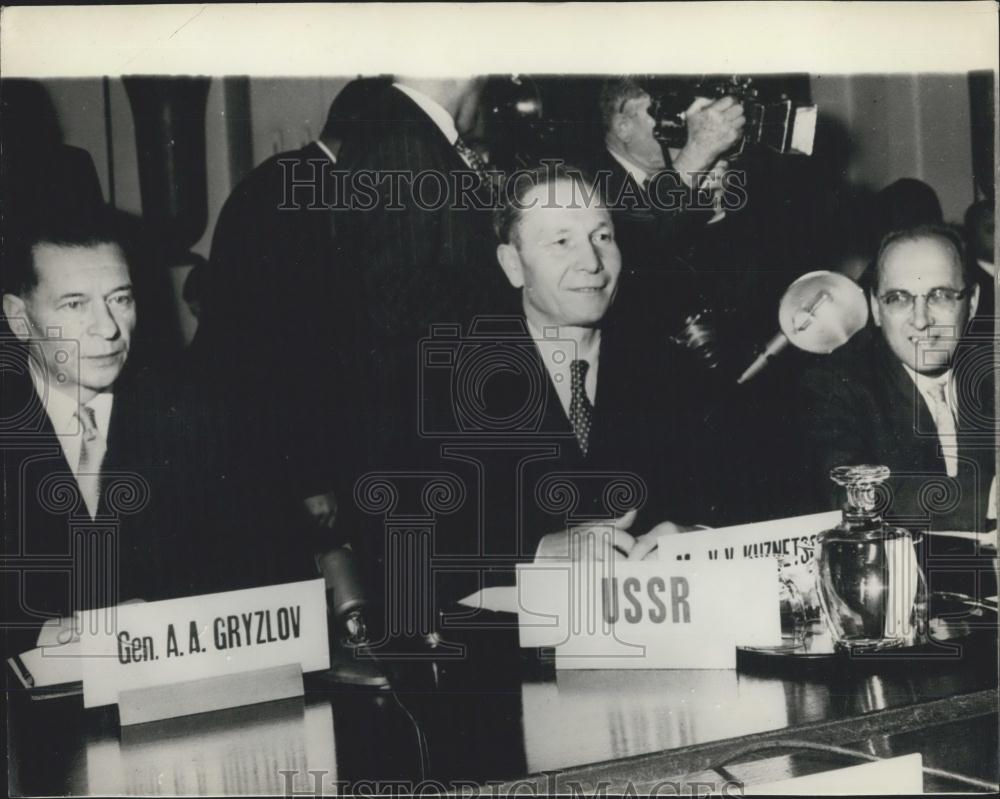 1958 Press Photo Soviet delegation ,A.A. Gryzlov and Wassilii Kuznetsov. - Historic Images