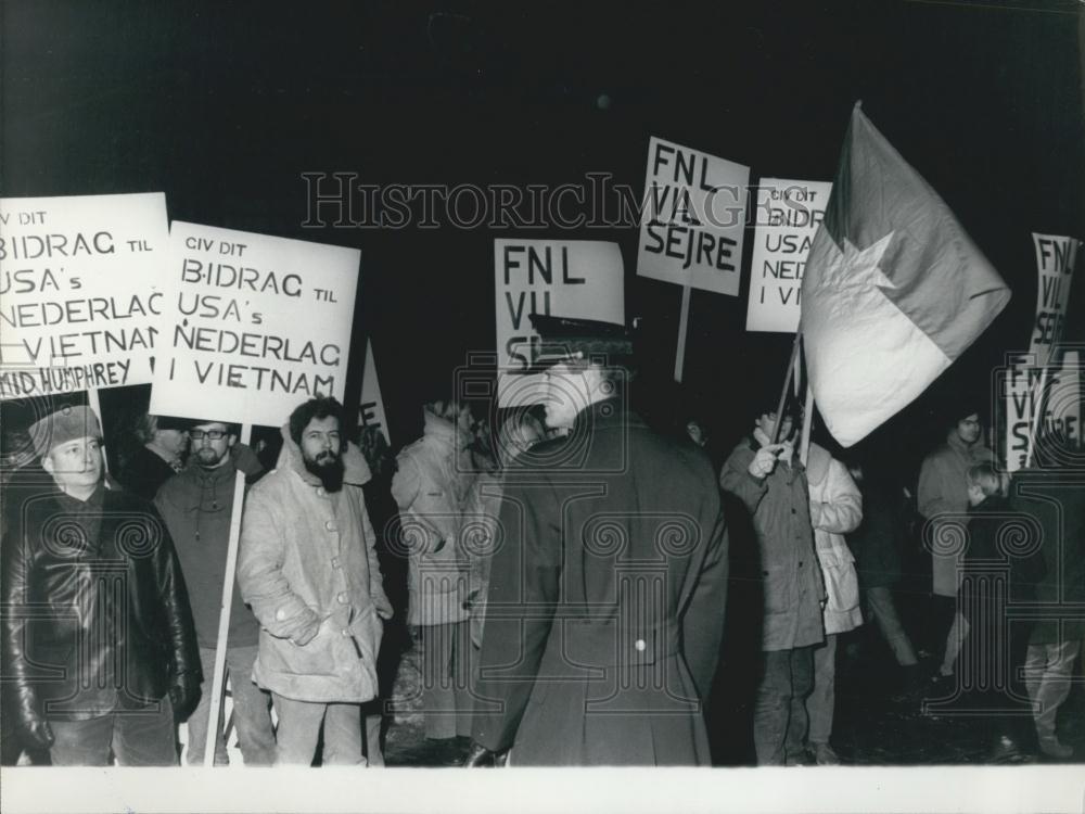 Press Photo Demonstration against Hubert Humphrey - Historic Images