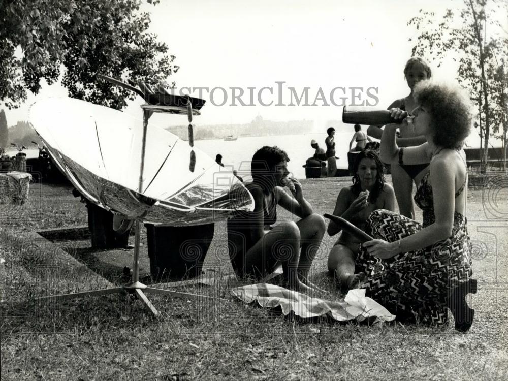 1967 Press Photo Sun Powered Stove, Geneva Switzerland - Historic Images