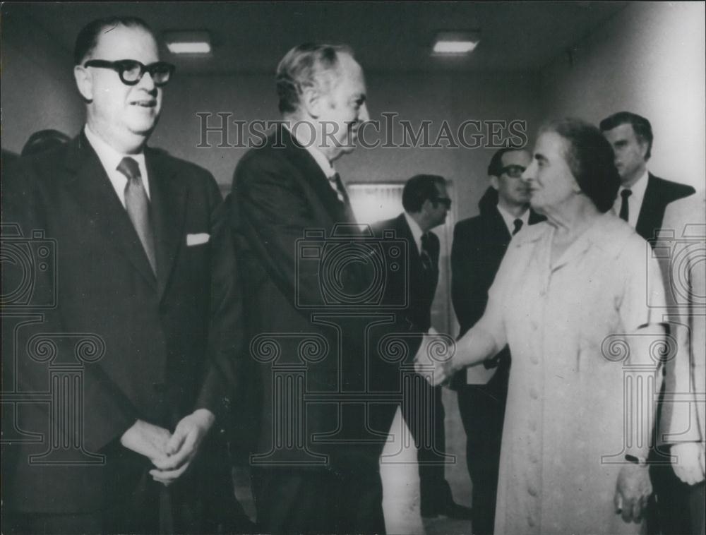 1971 Press Photo Mr. Rogers meets Mrs. Meir in Israel.: Mr. Williams Rogers, the - Historic Images