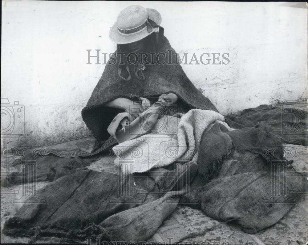 Press Photo Man with Burlap - Historic Images