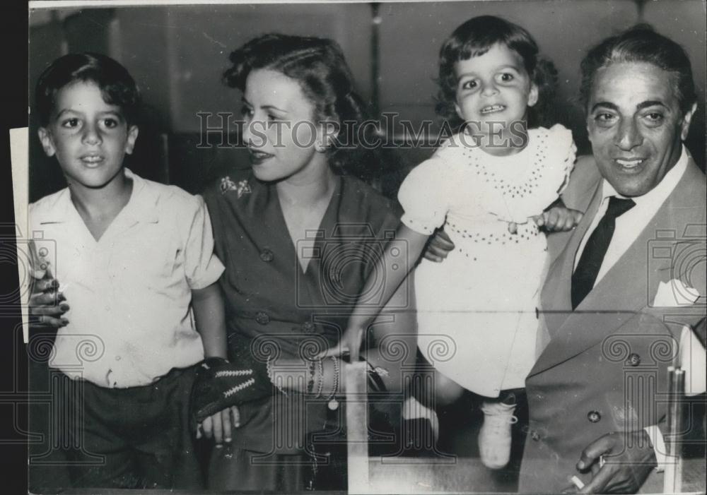 1975 Press Photo Mr. Onassis with His Family in 1957 - Historic Images