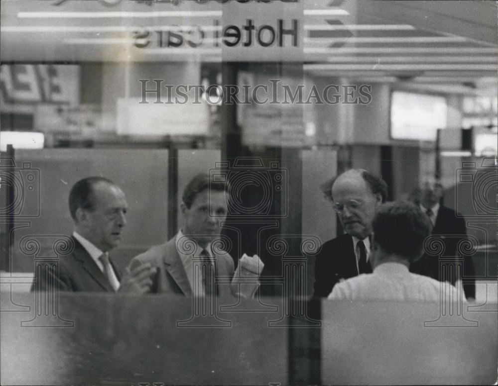 1971 Press Photo Earl of Longford, leader of a commission - Historic Images