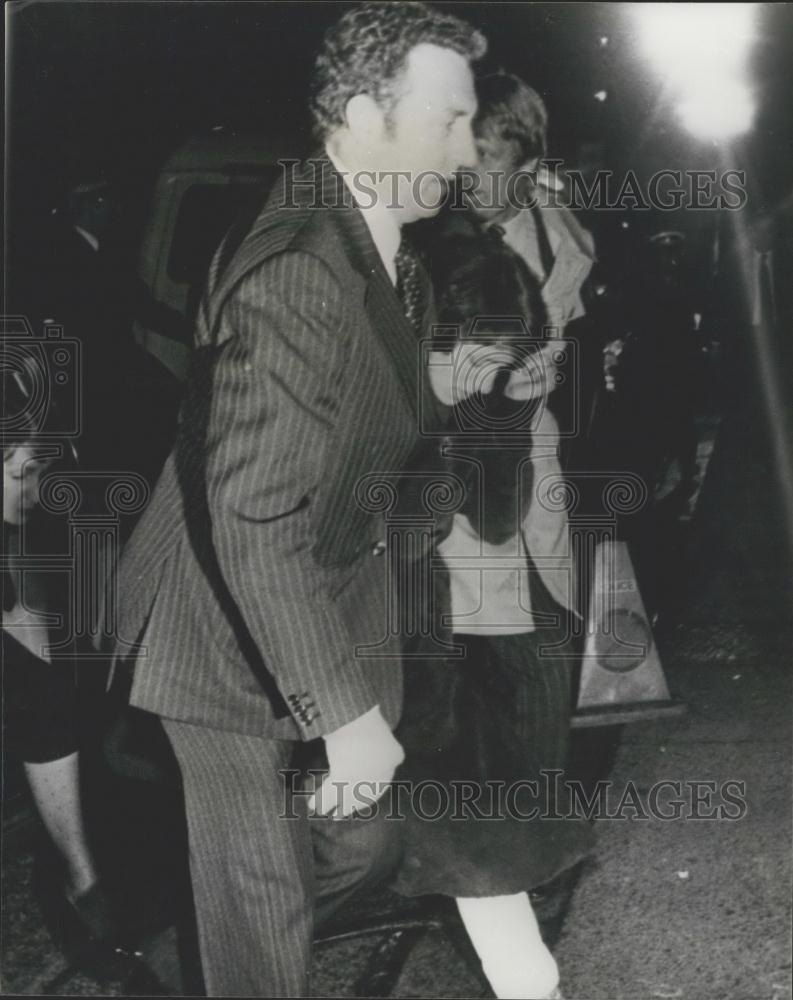 1981 Press Photo Sonia Sutoliffe Wife of the accused Walking into Dewsbury Court - Historic Images