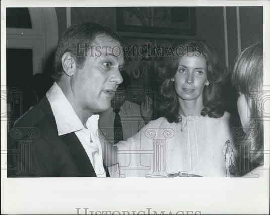 1976 Press Photo Tony Curtis and his Wife, Beverly Hills, California - Historic Images
