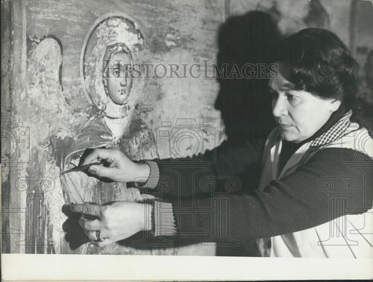 Press Photo Aneta Georgieva-Slavova takes a sample from a wall-painting - Historic Images
