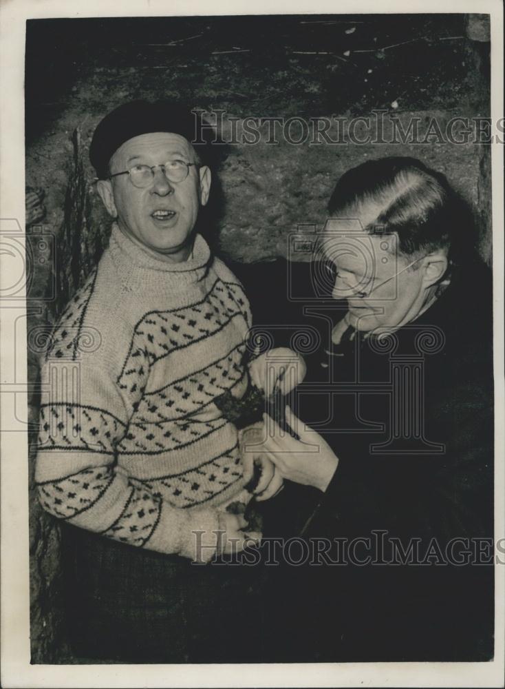 1953 Press Photo Dr. Starcke, Detective Mysterious death of Giertrud Bodenhoff - Historic Images