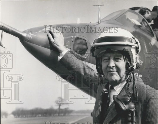 1969 Press Photo Mr. Mallalieu Minister State Visits Hawker Siddeley Dunsfold - Historic Images