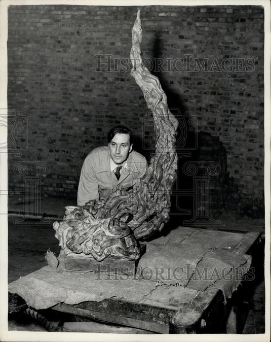 1953 Press Photo "Reincarination" a slate colour plaster work by Mrs.Eva Castle - Historic Images