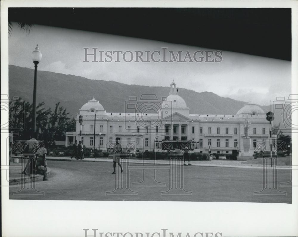 Press Photo Presidential Palace in Port-au-Prince Haiti - Historic Images