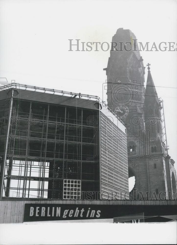Press Photo Gadechtniskirche Tumble Down Church Being Rebuilt West Berlin - Historic Images