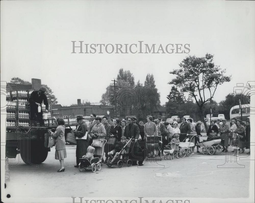 1962 Press Photo Collecta Pinta Milka Day in Sheldon, Birmingham - Historic Images