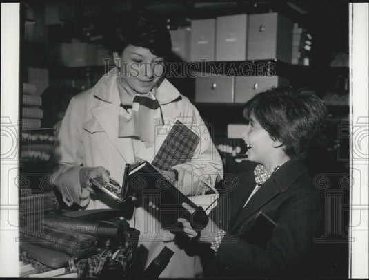 1966 Press Photo French actress Zizi Jeanmaire & daughter - Historic Images