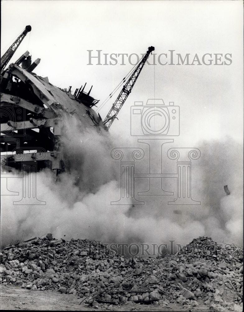 1970 Press Photo Granary at Nine Elms being demolished - Historic Images