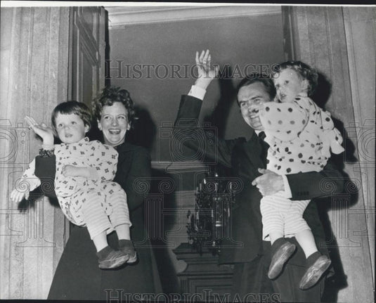 1972 Press Photo ueen Margrethe of Denmark and Prince Henrik & children - Historic Images