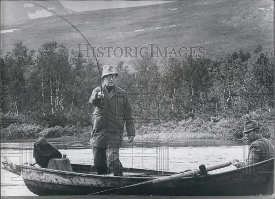 1965 Press Photo King Gustav Adolf of Sweden fishing - Historic Images