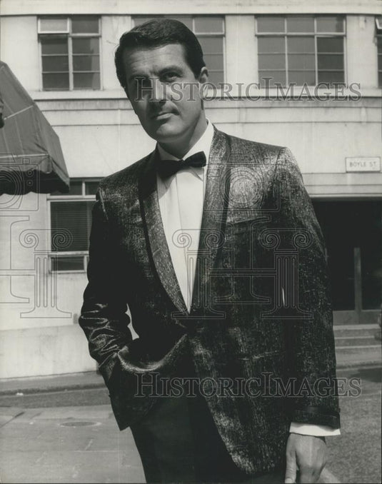 1966 Press Photo John Fenton, Silk Dinner Jacket, Chester Barrie Ltd., Fashion - Historic Images