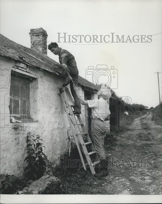 Press Photo Man Working on Roof - Historic Images