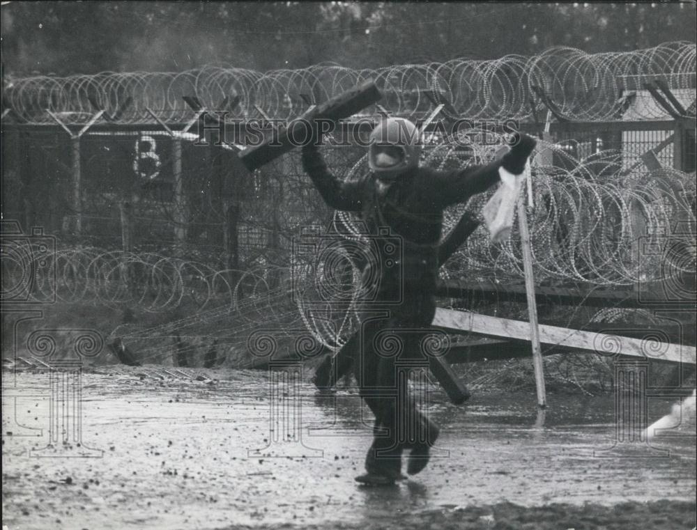 Press Photo 150 Hurt During Protests Of Nuclear Power Plant-Brofdorf/W Germany - Historic Images